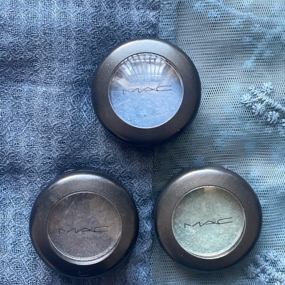 Bundle of 3 MAC Eyeshadows - Picture 2 of 3